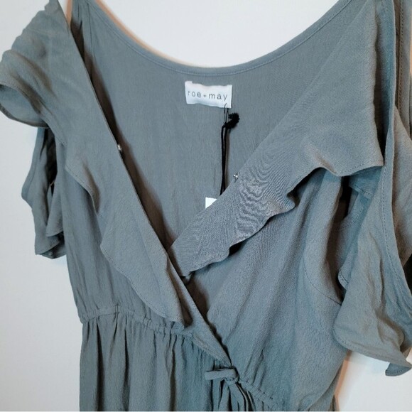 Roe + May Gray Ruffle Hanging Cold Shoulder Sleeve Vivi Mini Dress Size Large - Picture 2 of 11